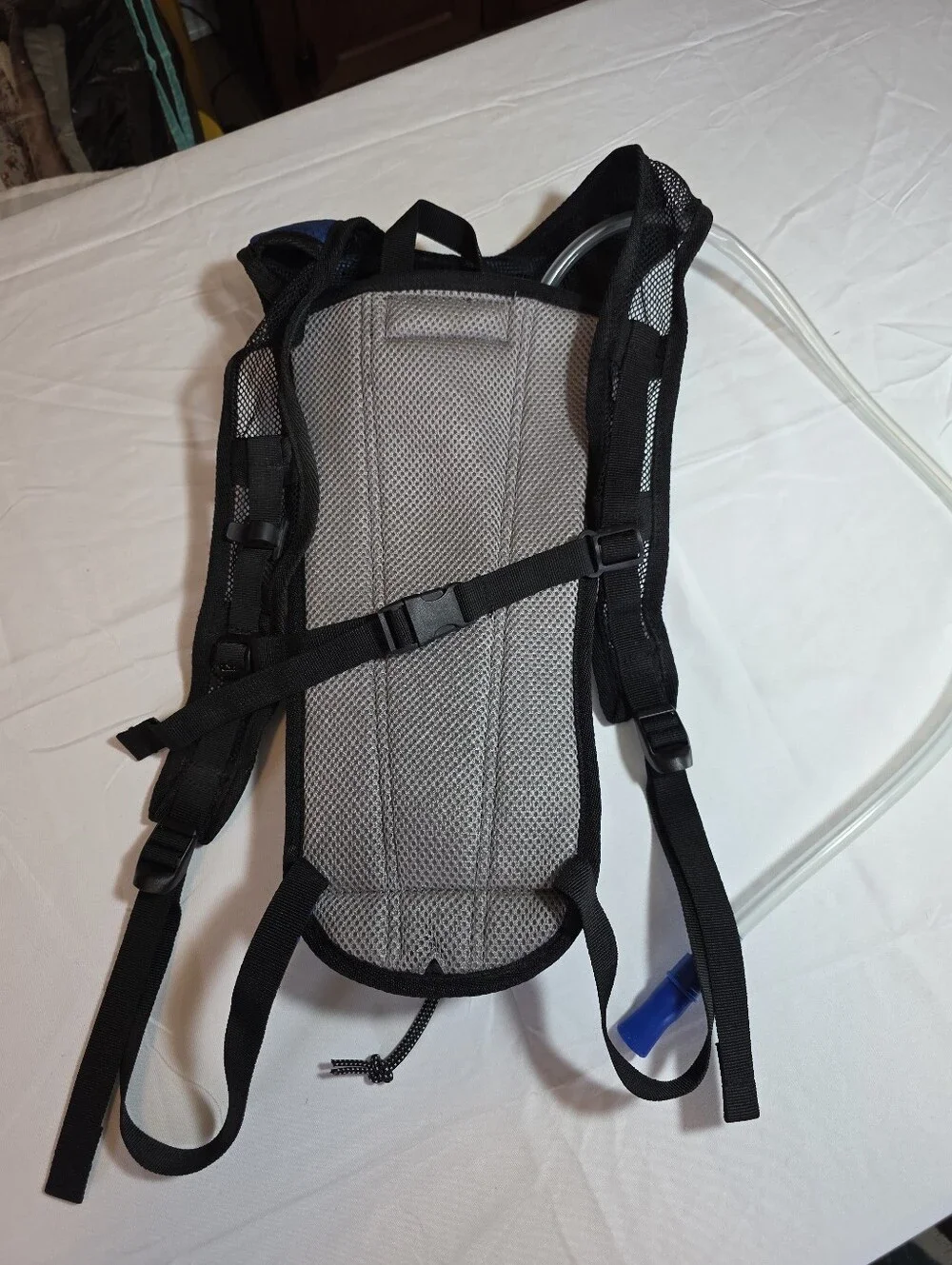 Bass Pro XPS Xtreme Performance Series 1.5 Liter Hydration Backpack Like New